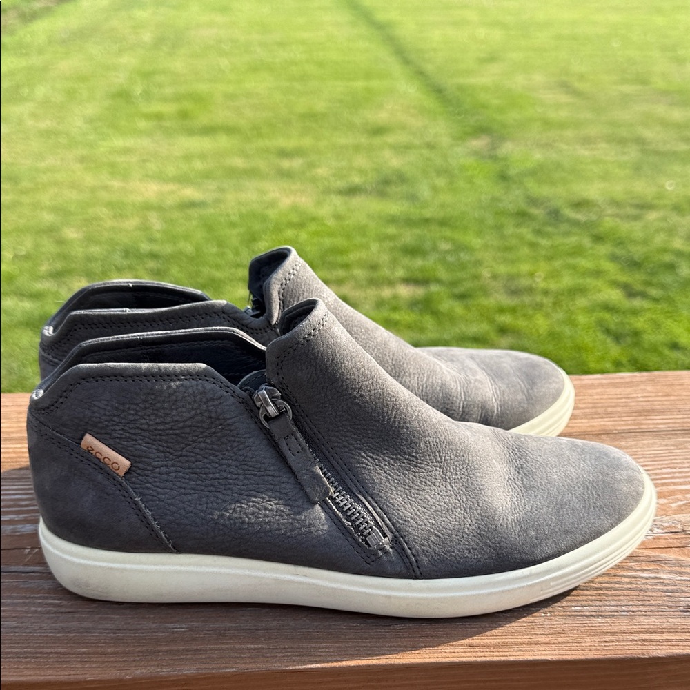Ecco Soft 7 Low Cut Zip Booties Sneakers Nubuck Dark Shadow Gray Size 39